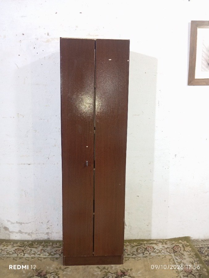 Mueble Auxiliar de MDF Color Marrón con Dos Puertas