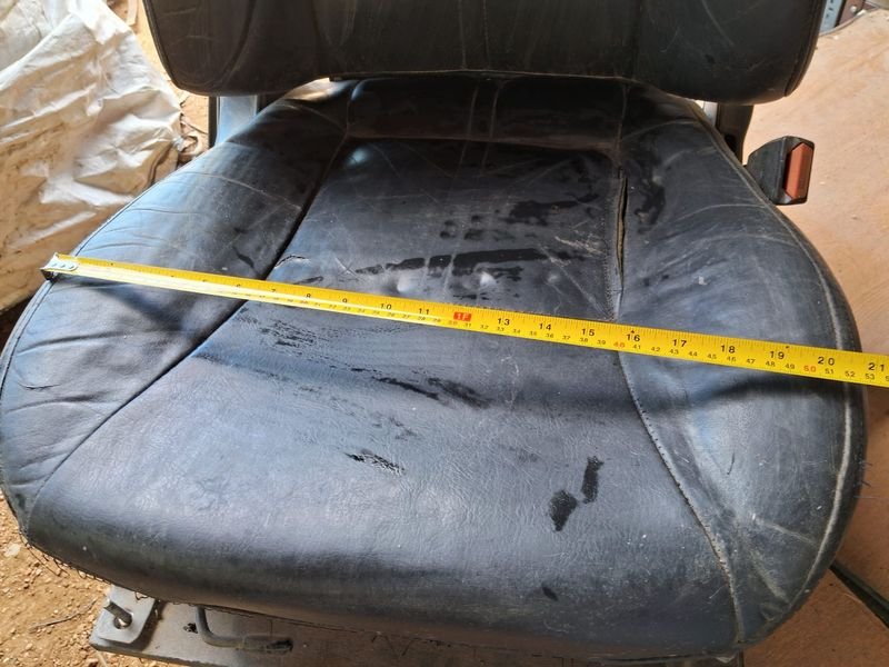 Asiento de automóvil en mal estado - imagen 7