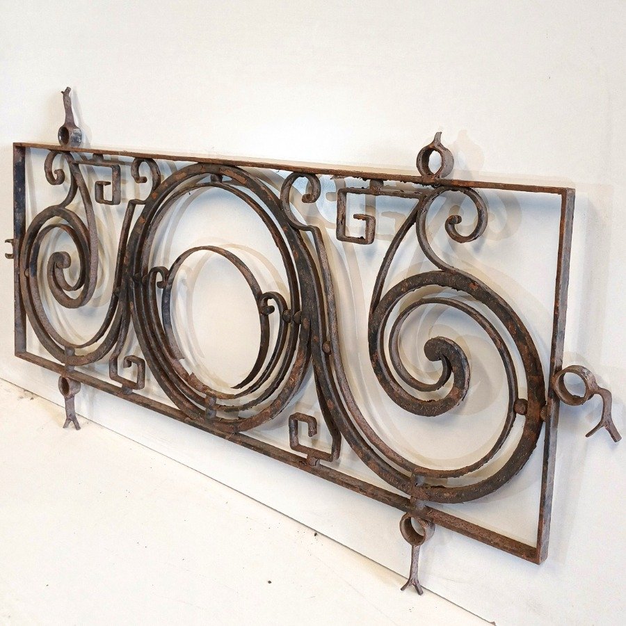 Lote anterior: Reja antigua de metal con diseño espiral