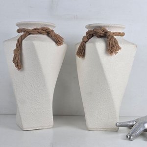 Lote anterior: Par de Jarrones Decorativos Altos Blancos con Detalle de Soga