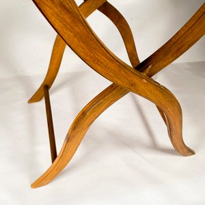 Mesita Plegable con Bandeja Repujada y Estructura de Madera - imagen 2