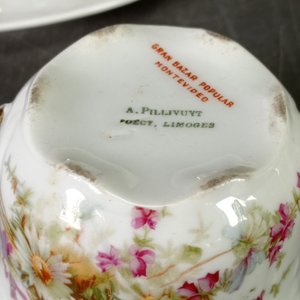 Bandeja de Vidrio y Vajilla Antigua: Lechera, Taza, Floreros y Platito - imagen 6