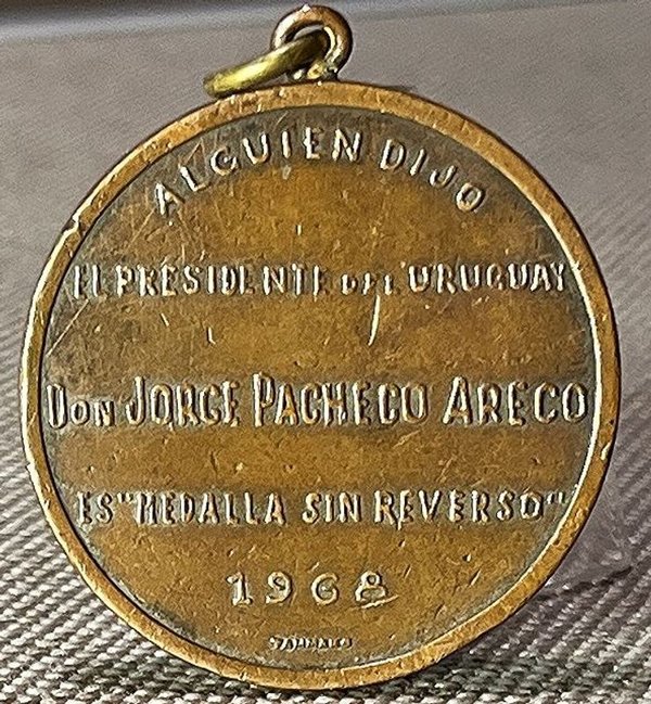 Medalla Presidencial Jorge Pacheco Areco 1968 Uruguay - imagen 1