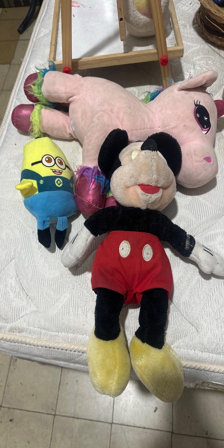 Peluche Mickey Mouse, Minion y Unicornio Rosa