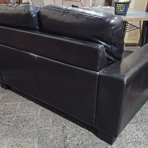 Sillón de 2 Cuerpos Tapizado en Cuero Negro - imagen 3