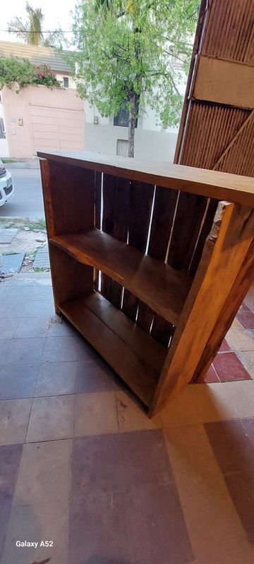 Mostrador tipo barra de madera para decoración y uso - imagen 7
