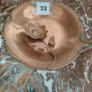 Lote siguiente: Platos Decorativos de Bronce y Cobre con Diseños Labrados