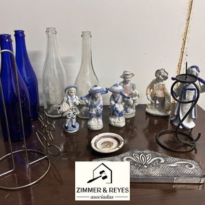 Lote de Adornos y Botellas de Vidrio Variadas - imagen 3