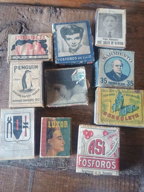 Lote siguiente: Colección de cajas de fósforo con contenido coleccionable
