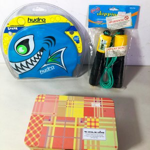 Lote de 10 Piezas: Gorras de Natación, Maquillaje Infantil, Cuerda para Saltar y Caja Decorada - imagen 4