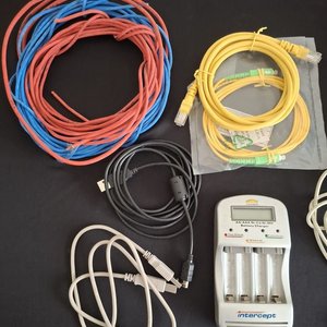 Lote de Cables de Conexión, Audio/Video, Red y Cargador de Pilas Intercept - imagen 3