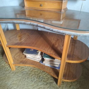Lote anterior: Mesa Coqueta Ovalada con Vidrio y Estantes