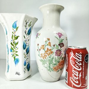 Lote anterior: Dos Floreros de Loza con Dibujos Florales