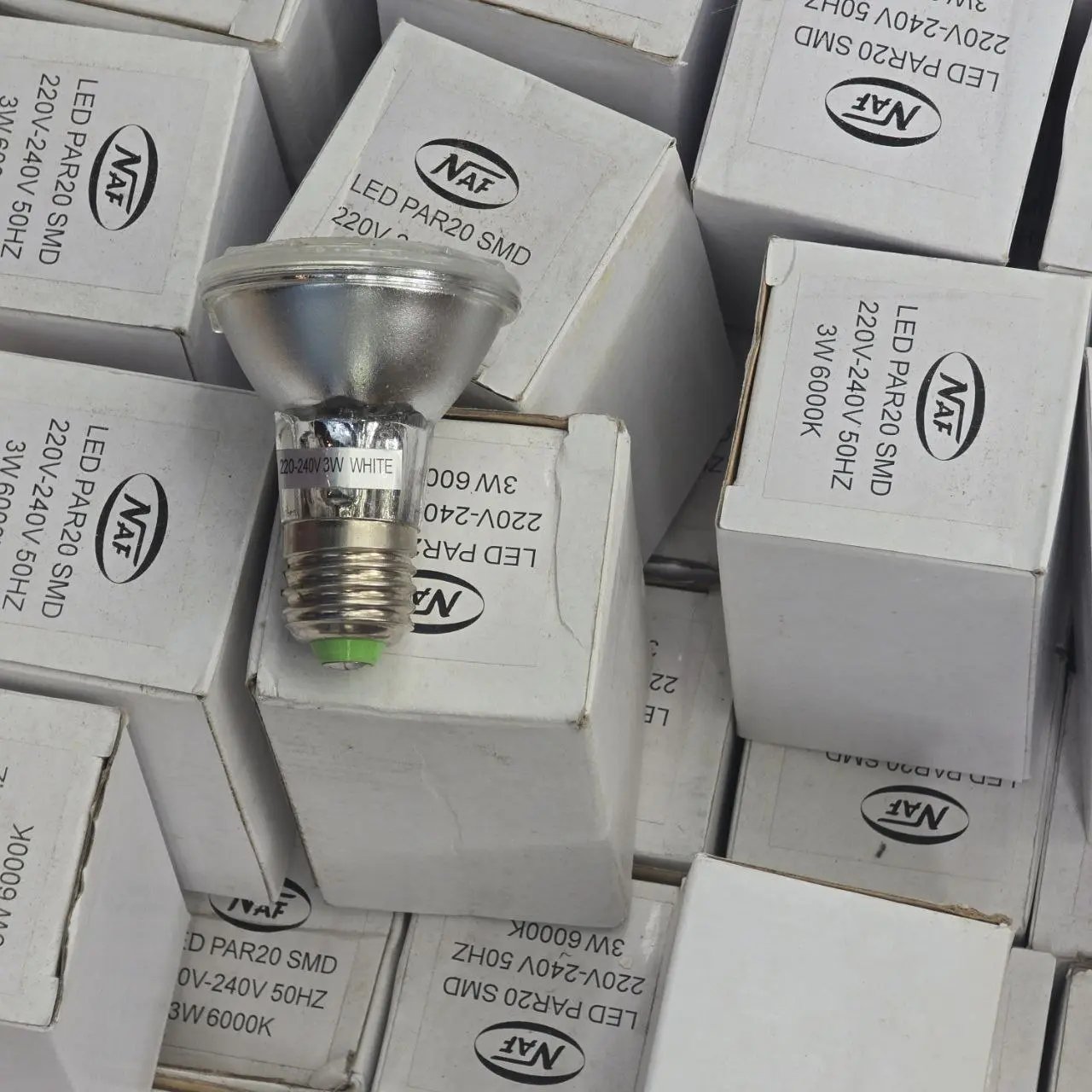 Lote anterior: Lámparas LED PAR20 SMD en caja