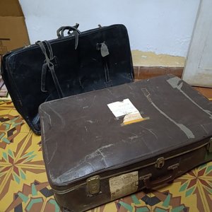 Lote siguiente: 2 Valijas Antiguas de Viaje Estilo Vintage