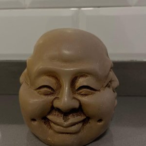 Adorno Escultura Cabeza con Tres Caras Sonrientes y Furiosa - imagen 1