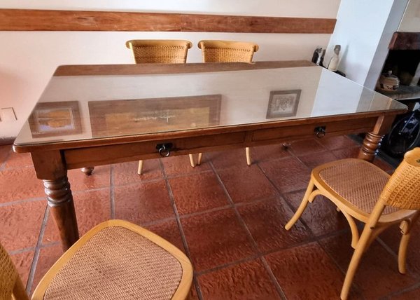 Mesa de Álamo con Vidrio y Cajones + 6 Sillas de Teka