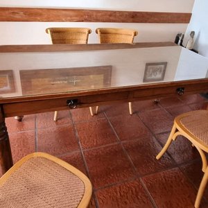 Lote anterior: Mesa de Álamo con Vidrio y Cajones + 6 Sillas de Teka