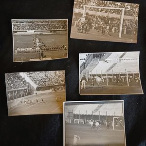Conjunto de 5 Fotografías Históricas: Clásicos Nacional vs. Peñarol en el Estadio Centenario - imagen 1