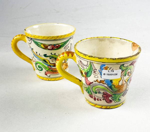 Lote siguiente: Dos tazas en cerámica italiana de 9 cm (con cascada)