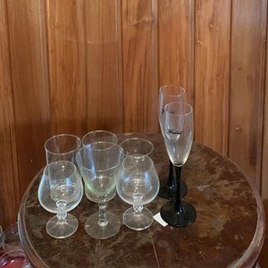 Lote anterior: Conjunto de Cristalería: Copas y Vasos Variados