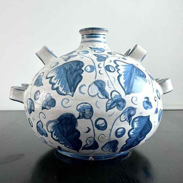 Gran florero en cerámica con flores azules - imagen 1
