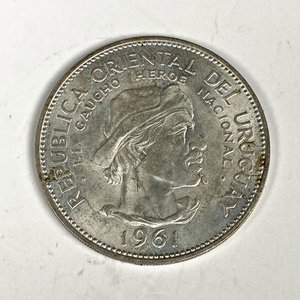Moneda de Plata "El Gaucho" - República Oriental del Uruguay 1961 - imagen 2