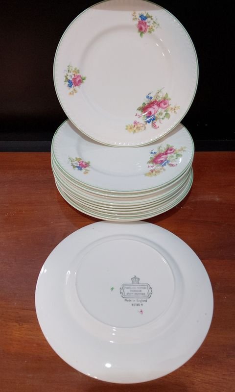 Lote anterior: Platos hondos ingleses Staffordshire de cerámica
