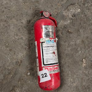 Lote siguiente: Extintor Portátil Rojo con Manómetro