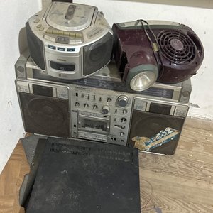 Lote anterior: Lote de aparatos electrónicos antiguos