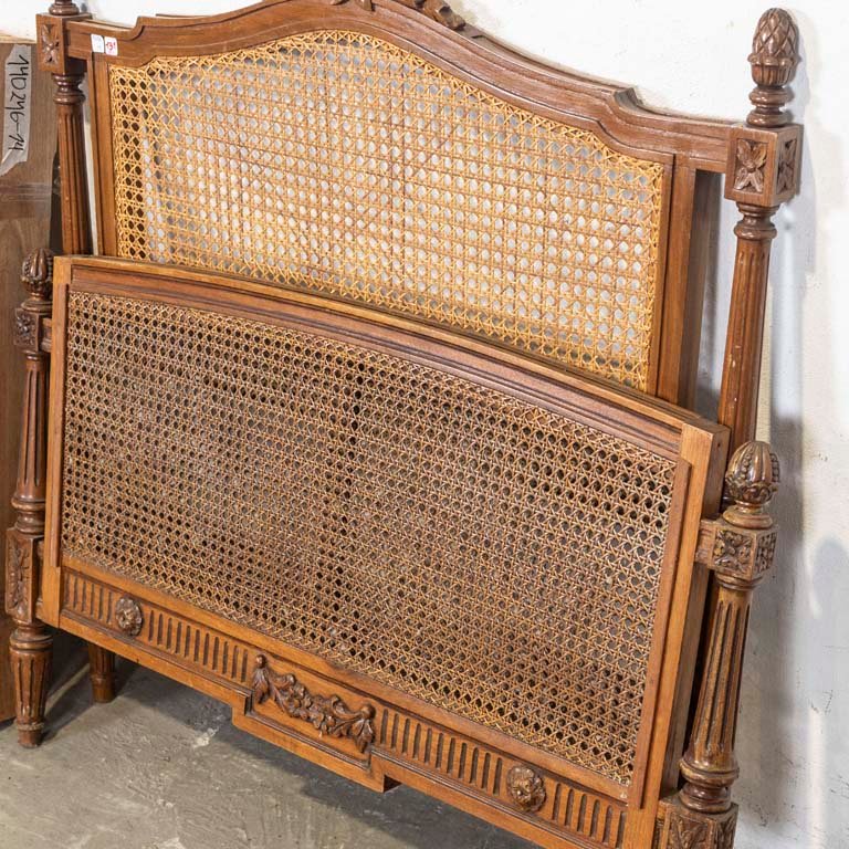 Cama Luis XVI de madera con detalles en el lustre - imagen 2