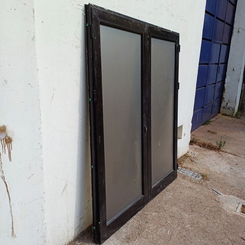 Puerta doble de aluminio y vidrio para entrada - imagen 3