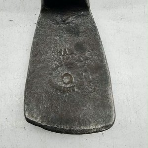 Azuela Antigua de Carpintero con Cuño Metálico y Mango de Madera - imagen 2
