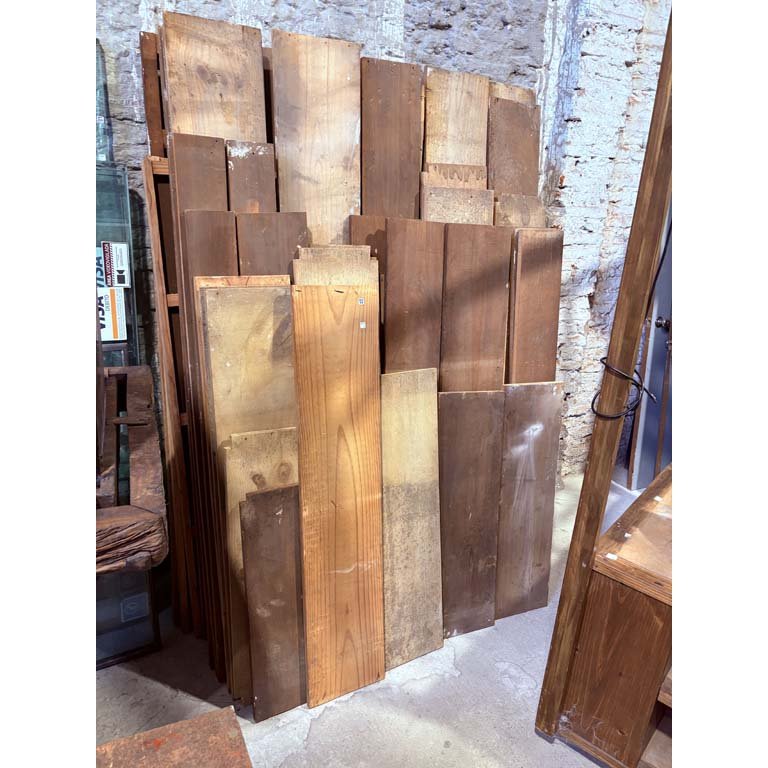 Lote anterior: Estanterías de madera en diferentes tamaños y escalerines