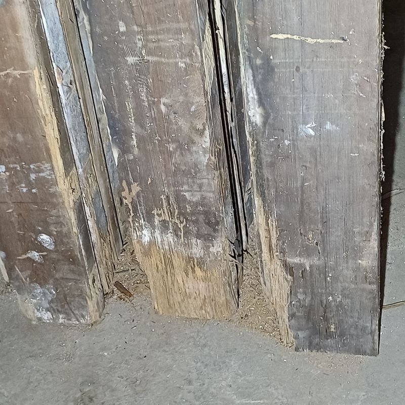 Seis tirantes de pinotea con rastros de polilla para decoración - imagen 7