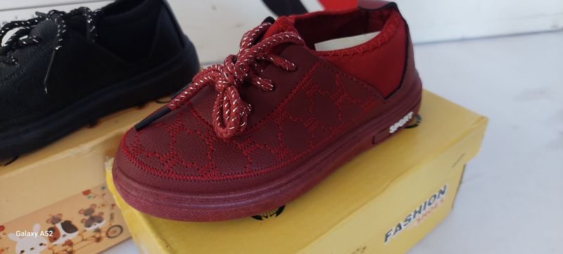 Zapatillas de cuero en buen estado - imagen 2