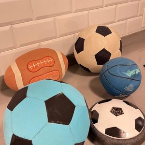 Lote siguiente: Lote de Pelotas Variadas: Fútbol, Básquet y Rugby