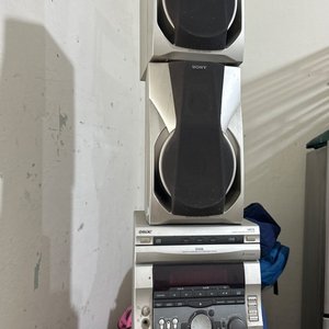Lote siguiente: Equipo de Sonido Sony con Doble Cassette y CD