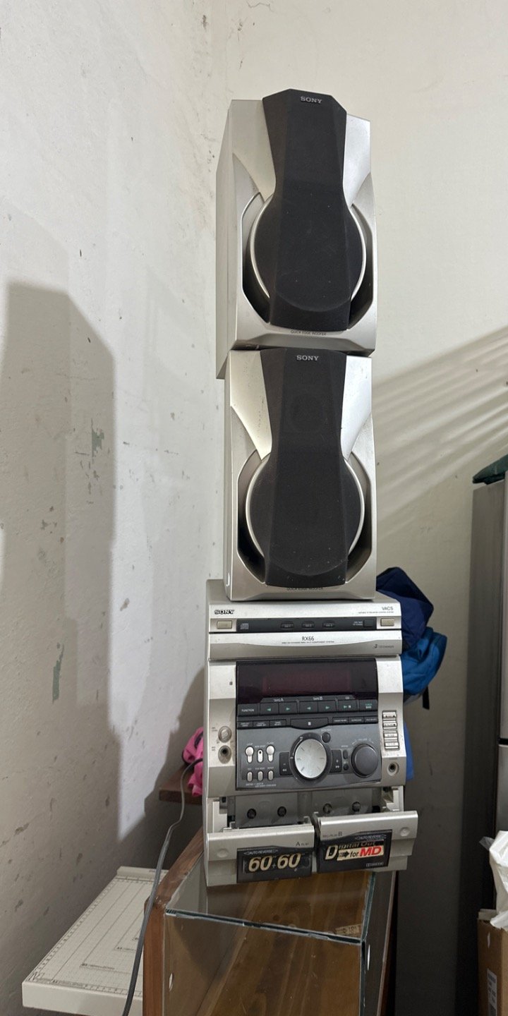Equipo de Sonido Sony con Doble Cassette y CD