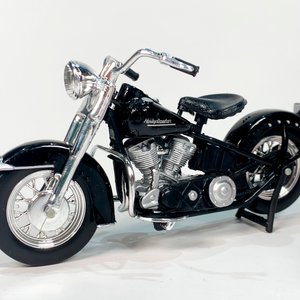 Maquetas Maisto: Harley Davidson CVO Fat Bob Naranja (2009) y Hydra Glide Negra (1953) - imagen 2