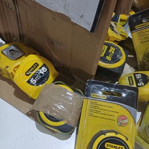 Lote de 34 Cintas Métricas Stanley y 12 Mangos de Llave Criquet - imagen 2
