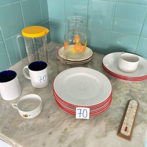 Lote de Vajilla: Platos Playos y Hondos, Tazas y Jarra de Vidrio - imagen 2