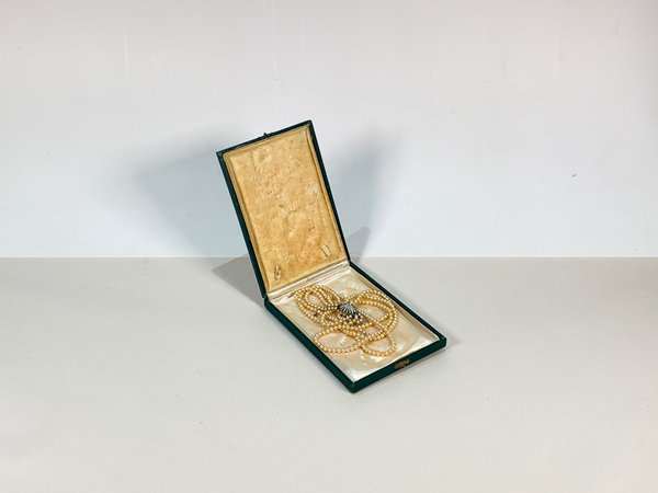 Collar de perlas fantasía de cuatro vueltas con broche