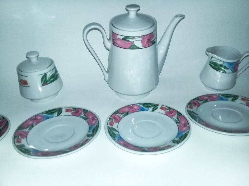 Juego de té completo con jarras, tazas y recipientes - imagen 2