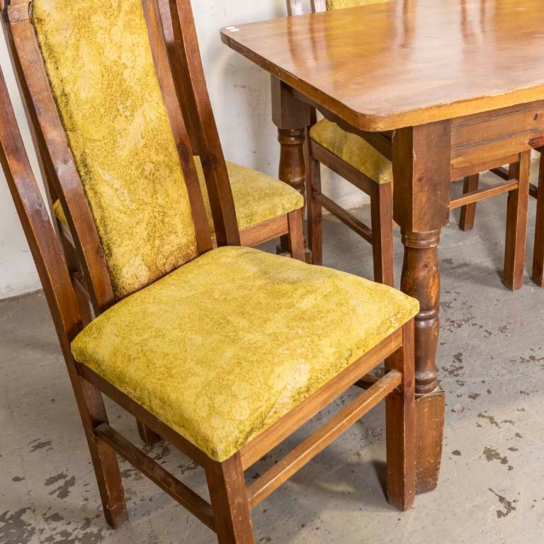 Mesa de comedor con cinco sillas tapizadas en buen estado - imagen 2