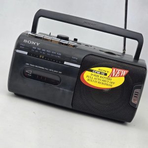 Radio Portátil Sony CFM-10 con Cassette y Micrófono Incorporado - imagen 2