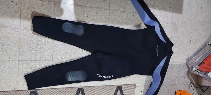 Traje de Neopreno para Actividades Acuáticas