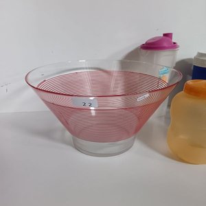 Bowl Grande de Vidrio con Rayas Rojas y Recipientes Plásticos - imagen 4