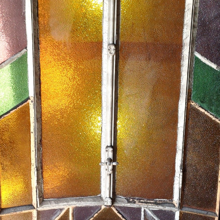 Ventana antigua curva con vidrio fantasía de colores - imagen 12