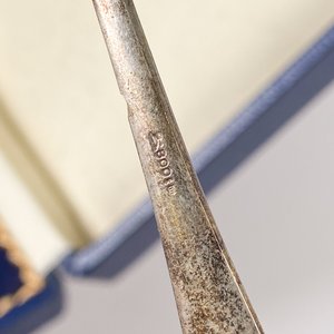 Estuche con Juego de Bebé en Plata 800: Sonajero, Cuchara y Tenedor - imagen 6